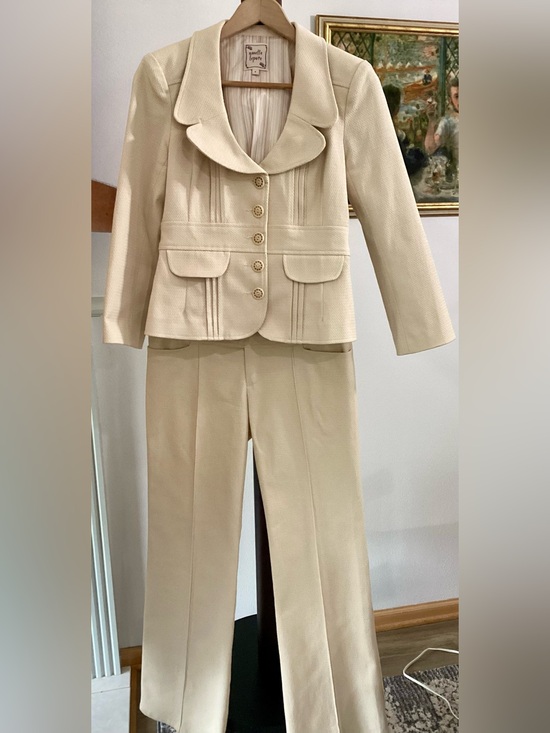 Nanette Lepore Pants - Nanette Lepore Cream Textured 2-Piece Pantsuit Split Size 4 / 2 Like New women’s